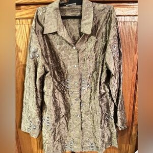 Chicos size 3 gorgeous embroidered blouse in silk with small pearls.